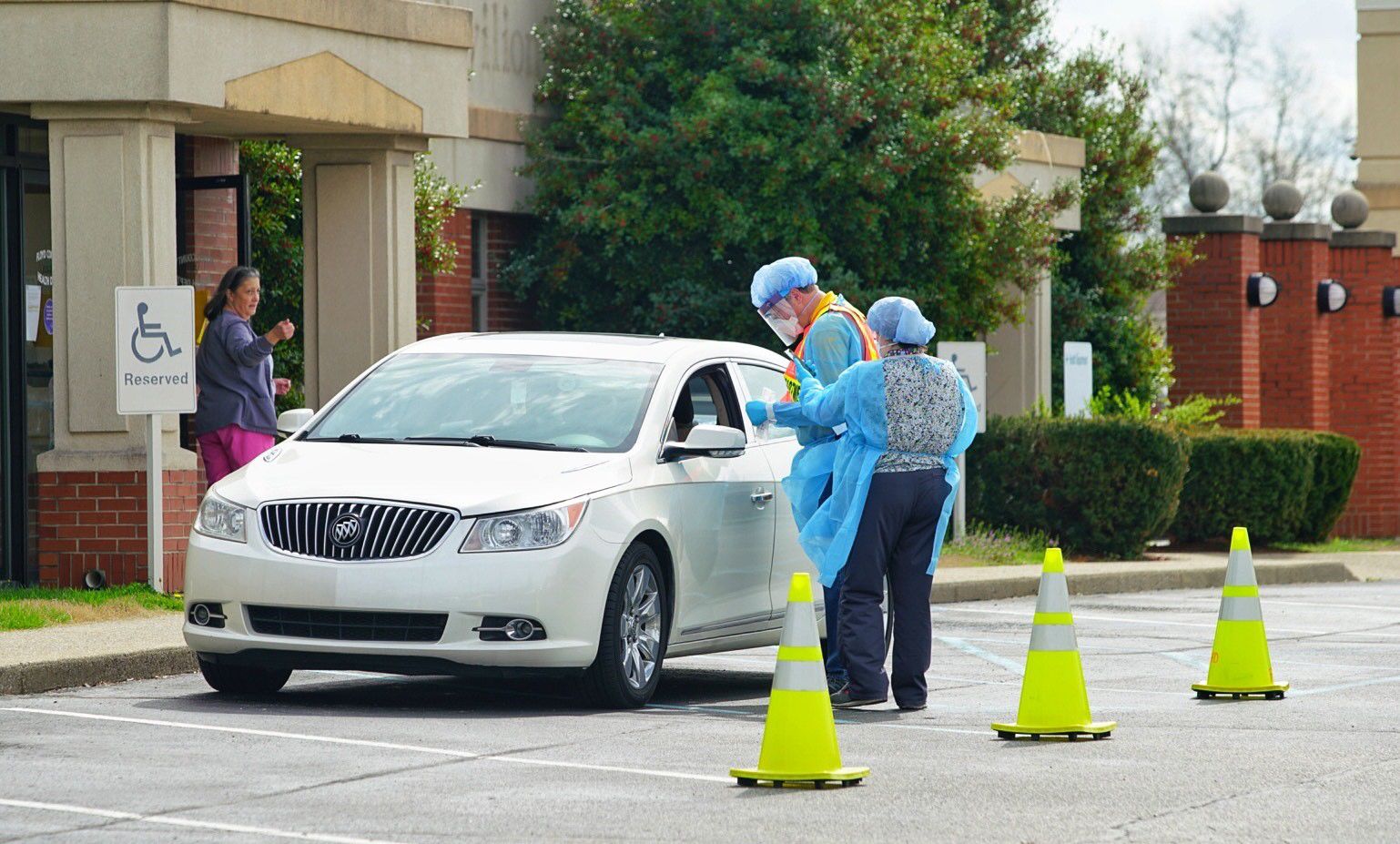 FLOYD COUNTY VIRUS TESTING DRIVE THRU 1ST DAY - 3-20-2020 2.jpg